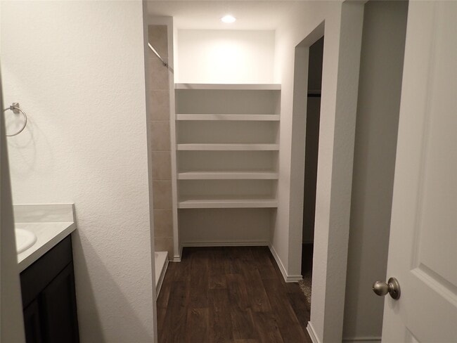 Building Photo - 14962 Cypress Holw Dr