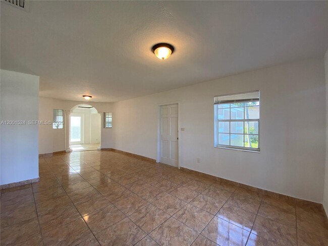 Building Photo - 9870 Nicaragua Dr