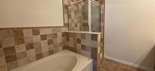 Building Photo - 2027 Strathmill Dr
