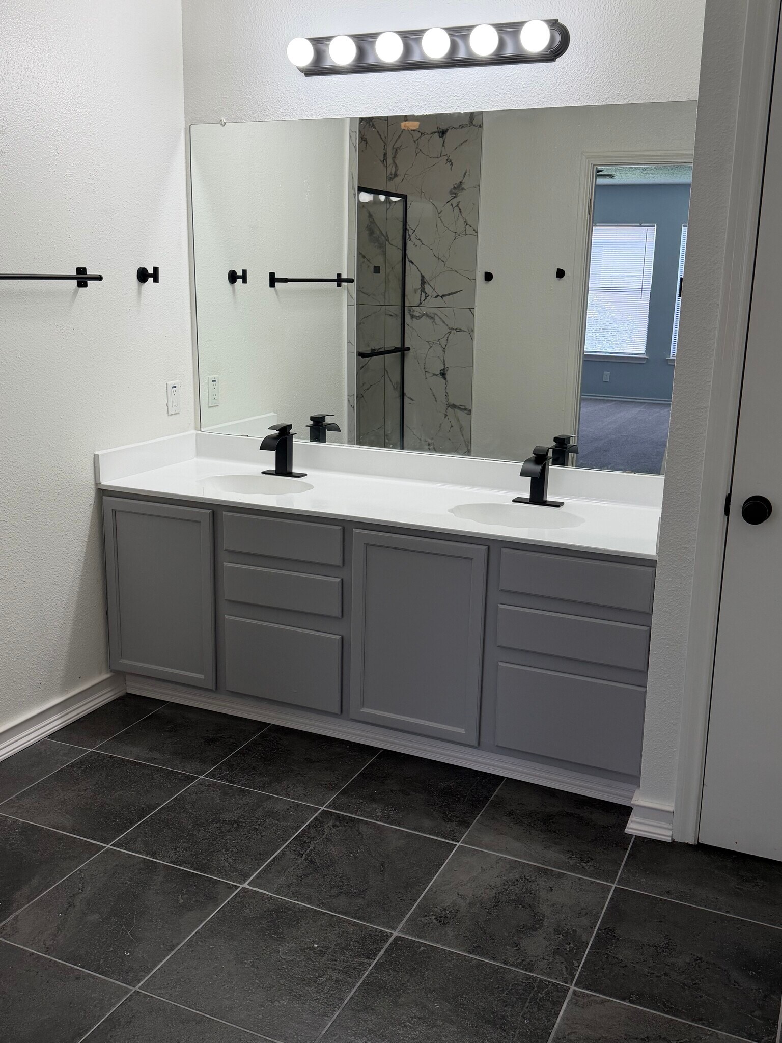 Master bathroom - 9647 Orchid Mdws