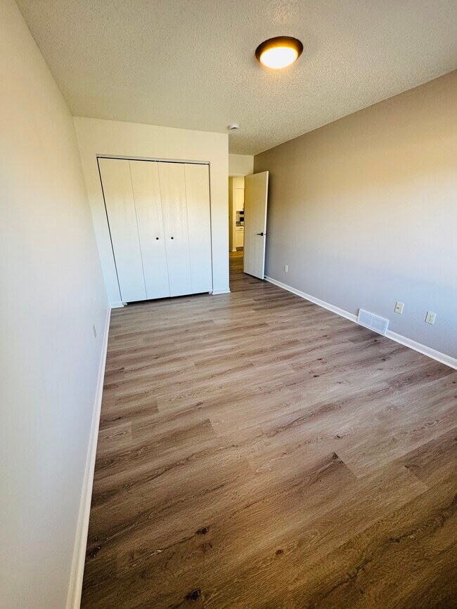 Building Photo - 395