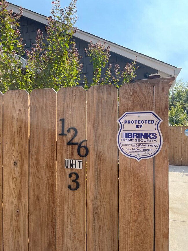 Building Photo - 126 W 20th St