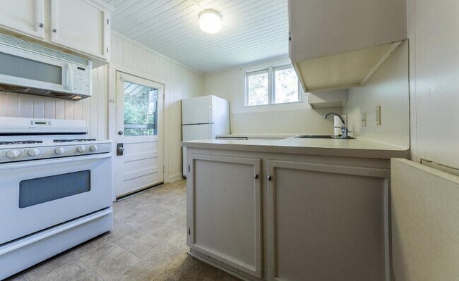 Building Photo - UL Duplex