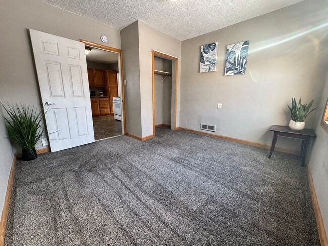 Building Photo - 2 bed, 1 bath home for rent in Waterloo