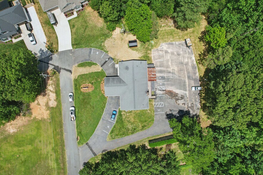 Building Photo - 216 Legion Dr