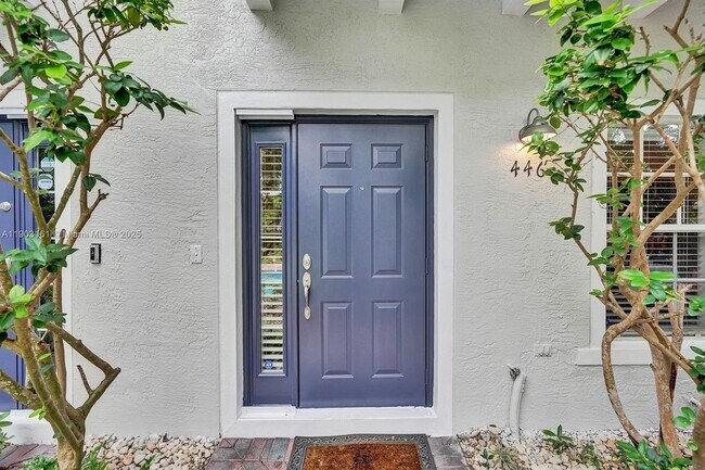 Building Photo - 446 NE 2nd Ave