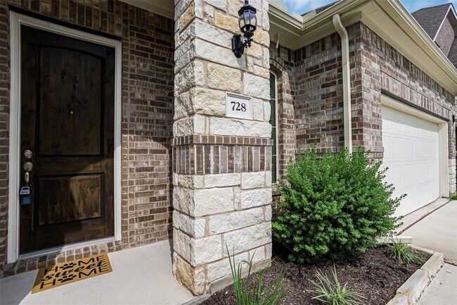 Building Photo - 728 Landing Ln