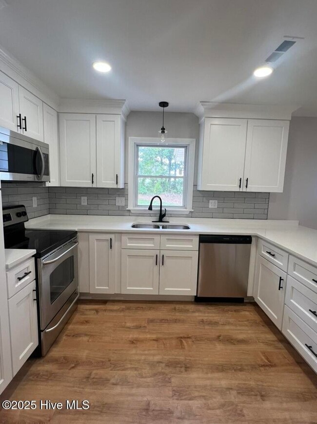 Building Photo - 10501 NC-211