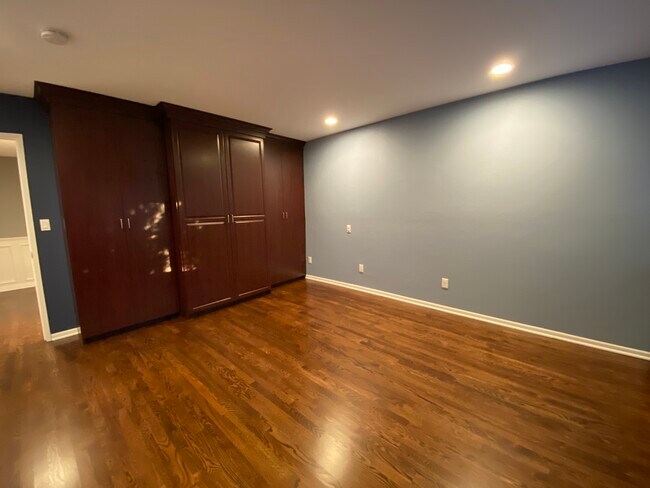 Building Photo - 10408 Summer Holly Cir