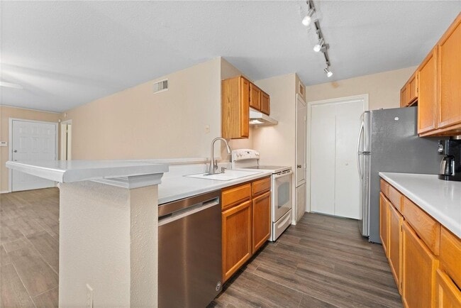 Building Photo - 10871 Braes Bend Dr