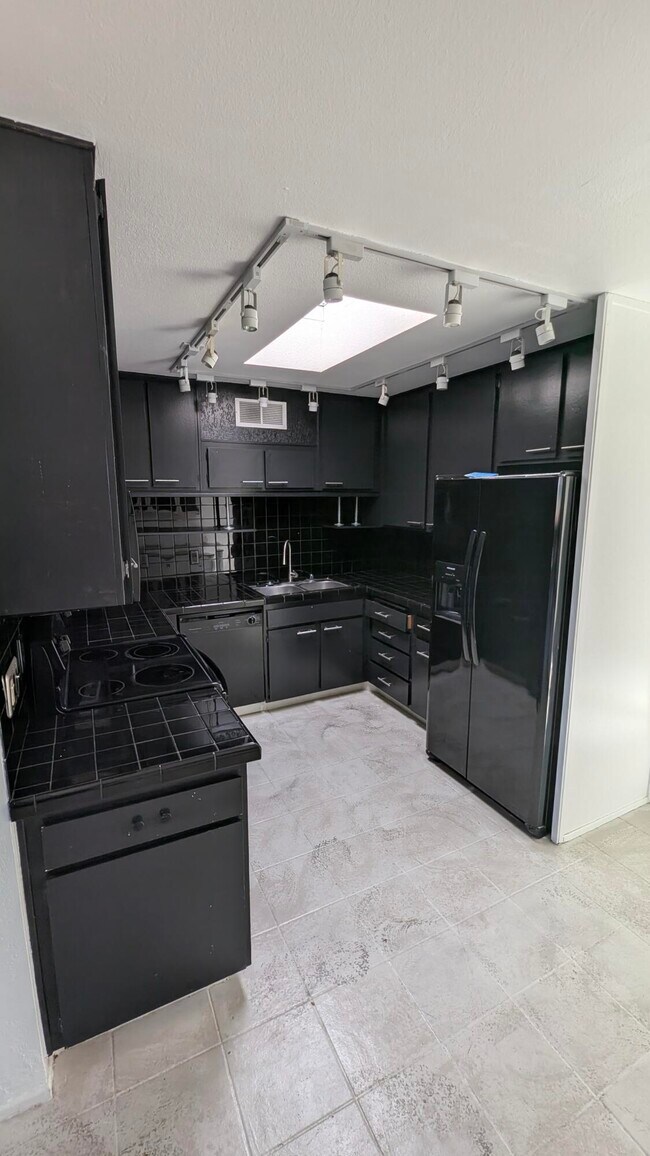 Building Photo - 425 Bradshaw E Ln