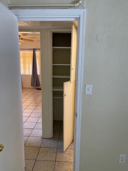 Building Photo - 3241 N Anderson Dr