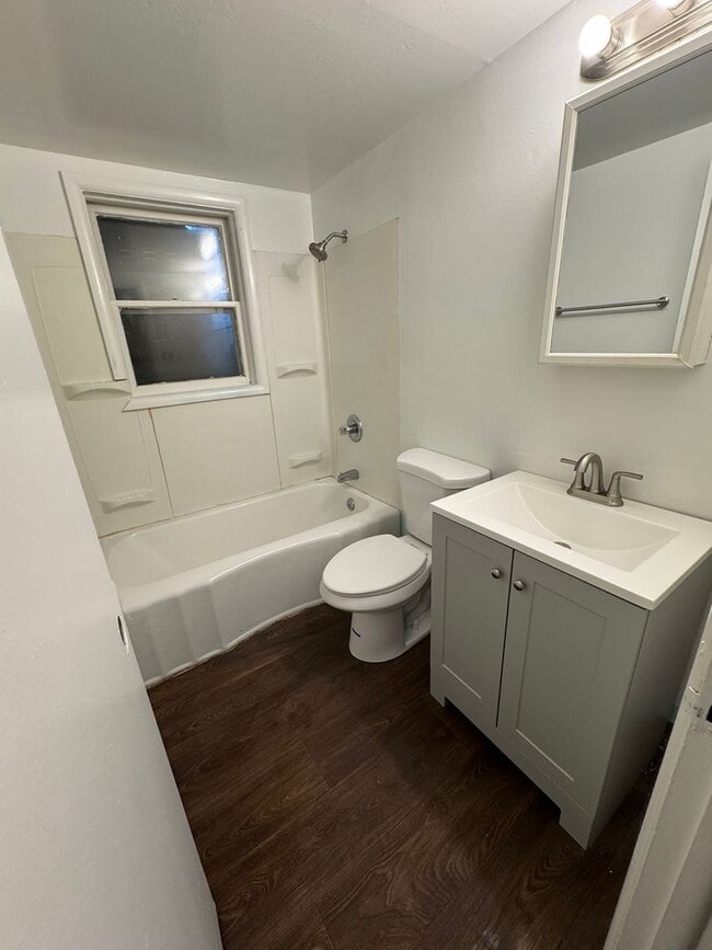 Building Photo - 1300 5th Ave N