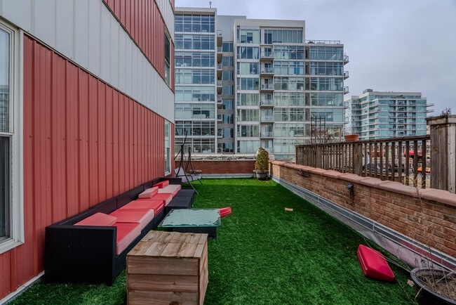 Building Photo - 1631 S Michigan Ave