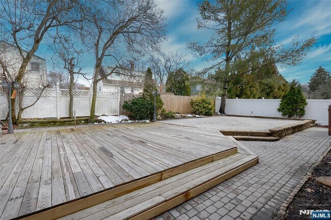 Building Photo - 43 Spruce Ave