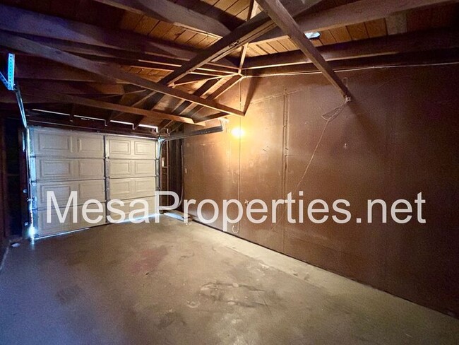 Building Photo - 820 Caliente Dr