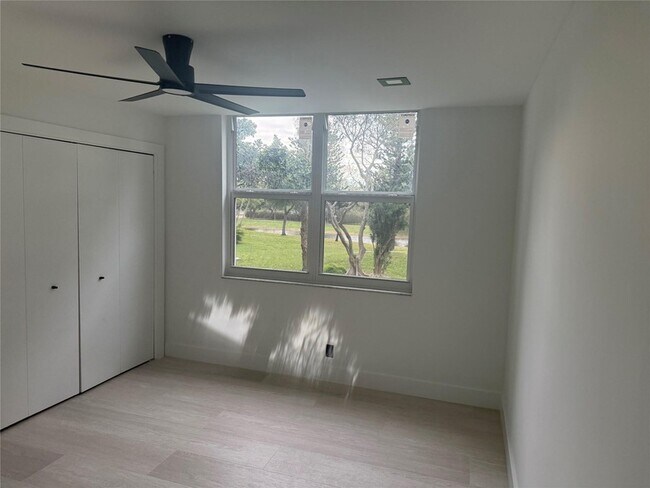 Building Photo - 3010 N Course Dr