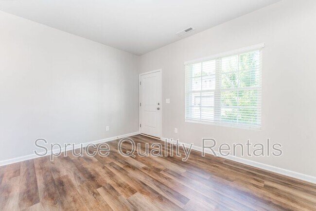 Building Photo - 1925 Glenburn Dr