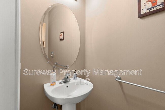 Building Photo - 204 Spruce Trail