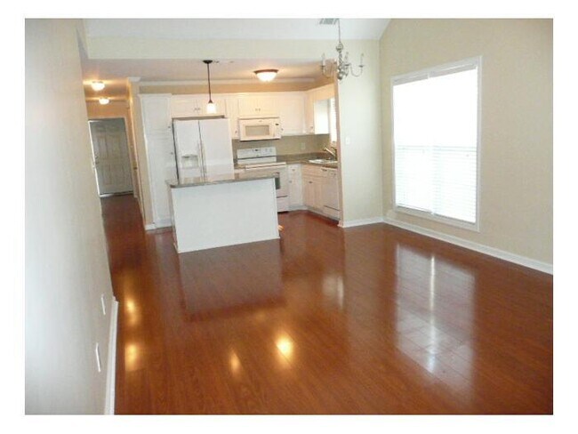 Building Photo - Grovetown large attached home