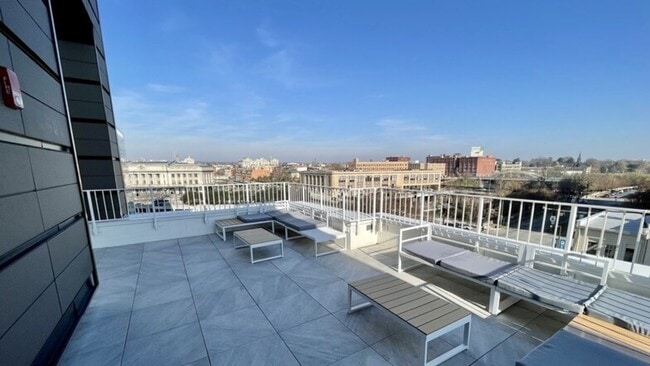 Building Photo - 9 E Mt Royal Ave