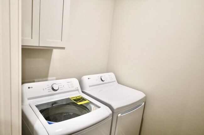 Building Photo - 510 Cosmos St