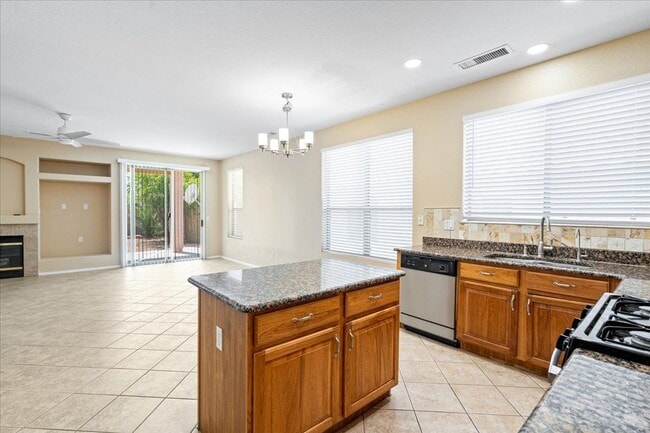 Building Photo - 6349 W Desert Hollow Dr