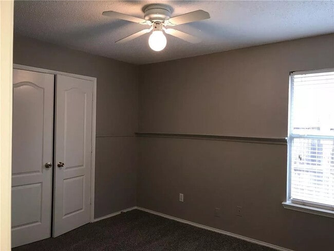 Building Photo - Updated 4 bed single Story home