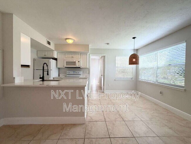 Building Photo - 12560 Equestrian Cir