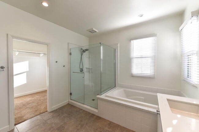 Building Photo - Irvine Single Family house 4bd/3ba Eastwoo...