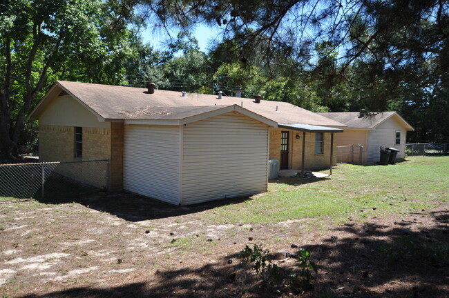 Building Photo - COMING SOON! 3 Bedroom 1.5 Bath Rental in ...