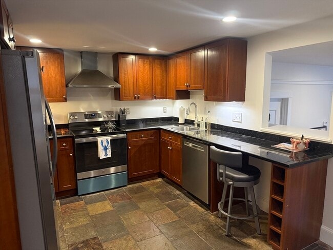 Building Photo - 26 Summer St