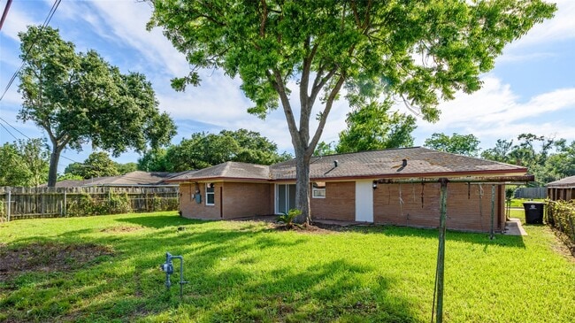 Building Photo - 9109 Lugary Dr