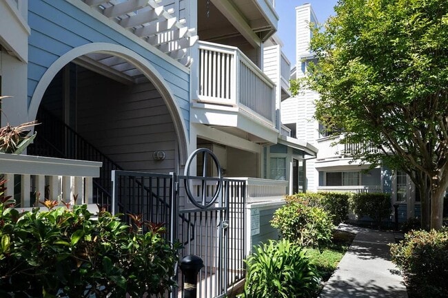 Building Photo - 607 Arcadia Terrace