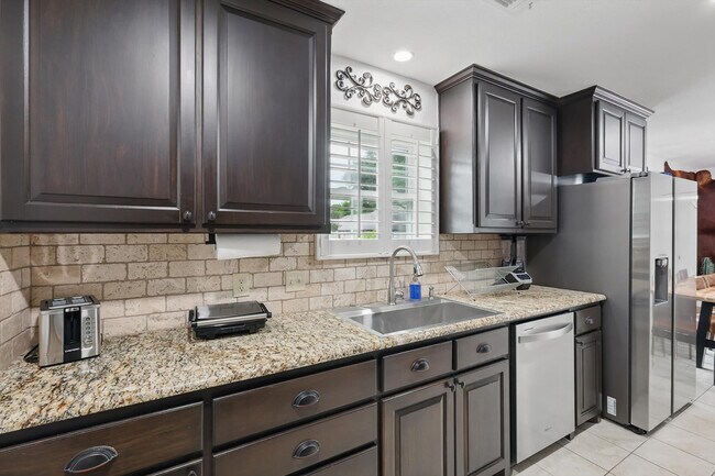 Building Photo - 328 Shawnee Trail