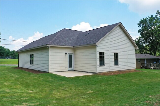 Building Photo - 100 Easy St