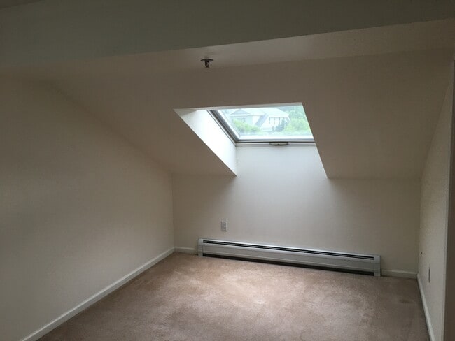 Building Photo - 319 Hildred Dr
