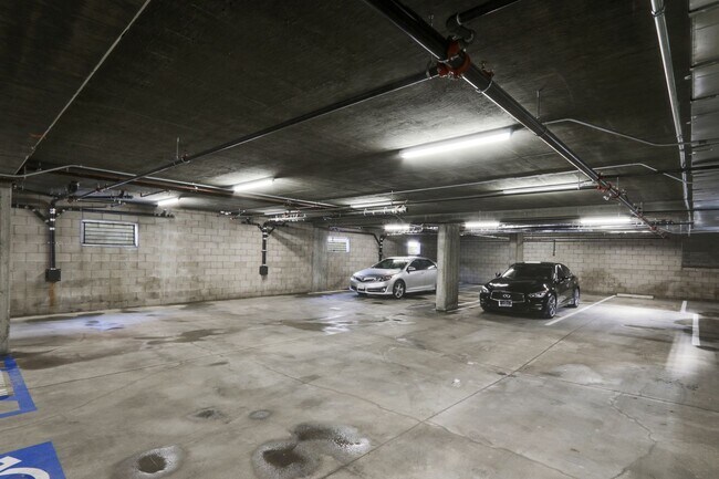 Building Photo - Gorgeous 3 Bedroom / 2 1/2 Bath Townhome-Style Apartment in Hollywood