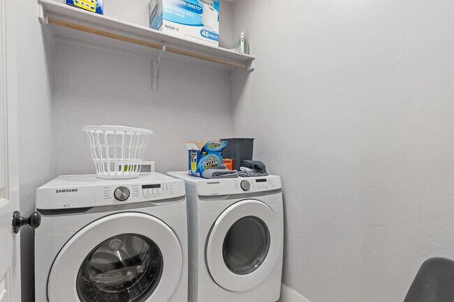 Building Photo - 2965 N LeBlanc Way