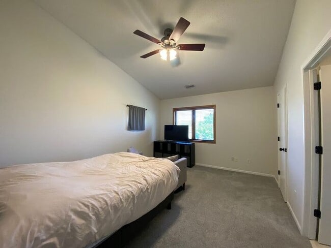 Building Photo - $1,975 | 3 Bedroom, 2.5 Bathroom Home | Ca...