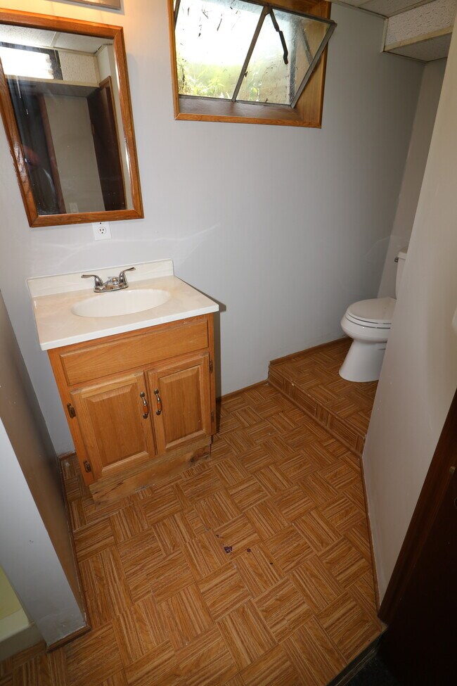 Building Photo - 1409 Thomas Dr