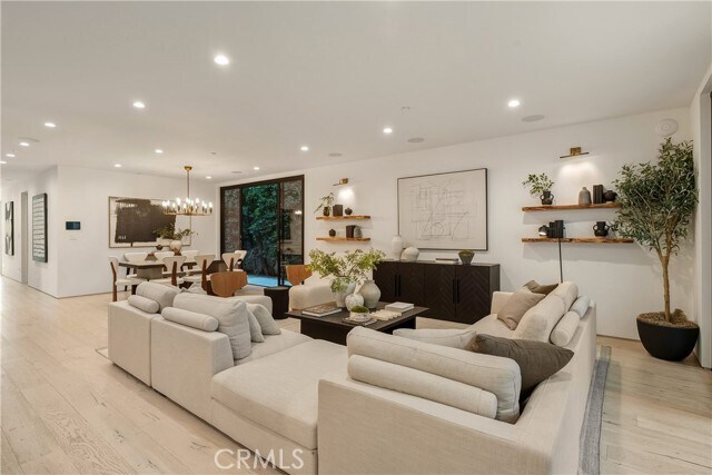 Building Photo - 4242 Vantage Ave