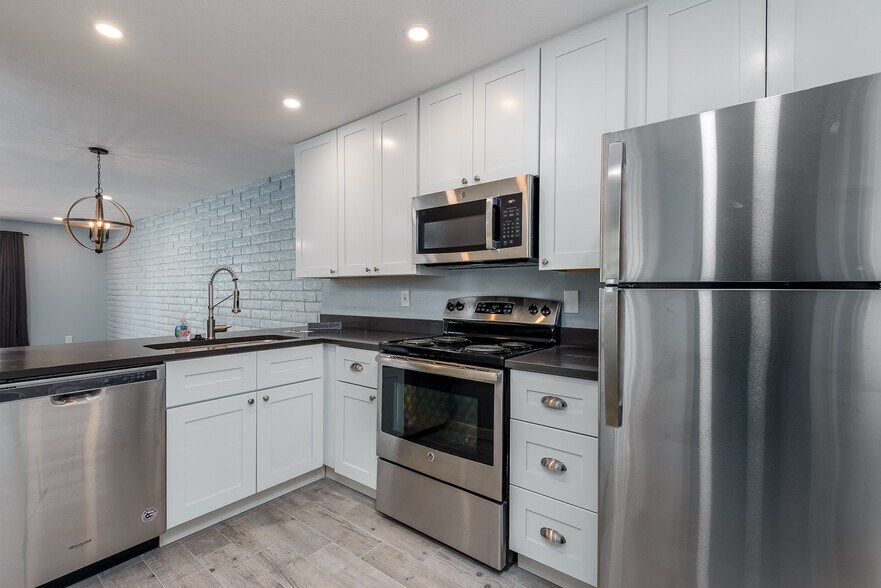 Kitchen - 4354 N 82nd St