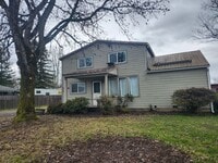 Building Photo - Newly Renovated Pet Friendly 2 Bed / 1 Bat...