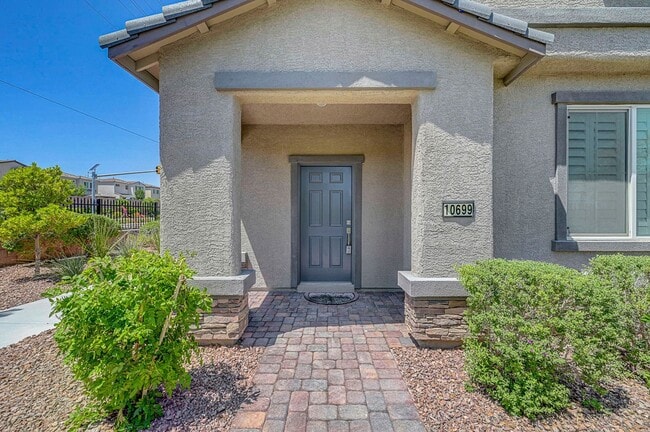 Building Photo - Stunning 3 Bedroom in Skye Canyon Master P...