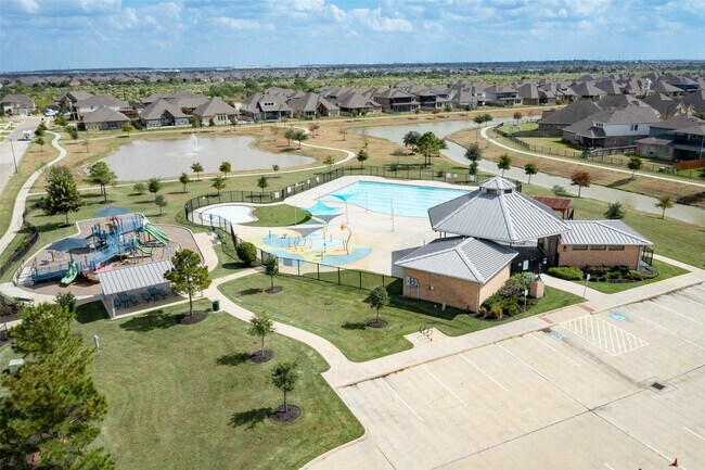 Building Photo - 24403 Blairburry Dr