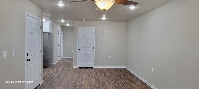 Building Photo - ra2701