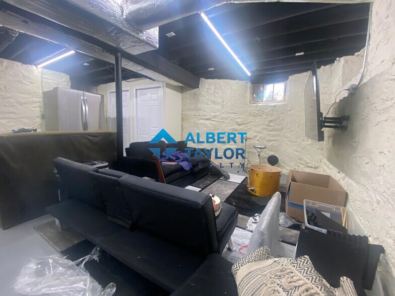 Building Photo - 18 Sawyer Ter