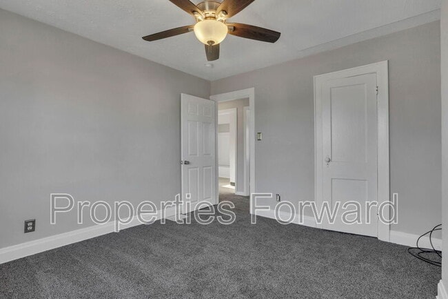 Building Photo - 1185 E 22nd Ave