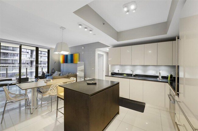 Building Photo - 1010 Brickell Ave